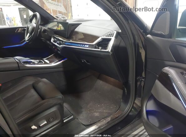 5UX23EU09T9101995 2026 BMW X5 Черный Вид салона спереди