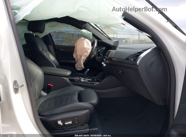 5UX2V1C06M9F26017 2021 BMW X4 White წინა სალონის ხედი