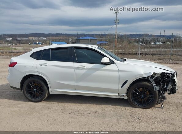 5UX2V1C06M9F26017 2021 BMW X4 White უკანა სალონის ხედი