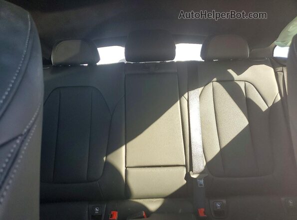 5UX33DT01P9P09757 2023 BMW X4 Black Widok tylnych siedzeń