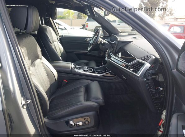 5UX33EM00P9P73325 2023 BMW X7 Silver Front interior view