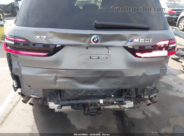 5UX33EM00P9P73325 2023 BMW X7 Silver Front view