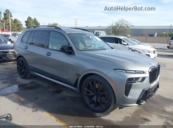 5UX33EM00P9P73325 2023 BMW X7 Silver Front right