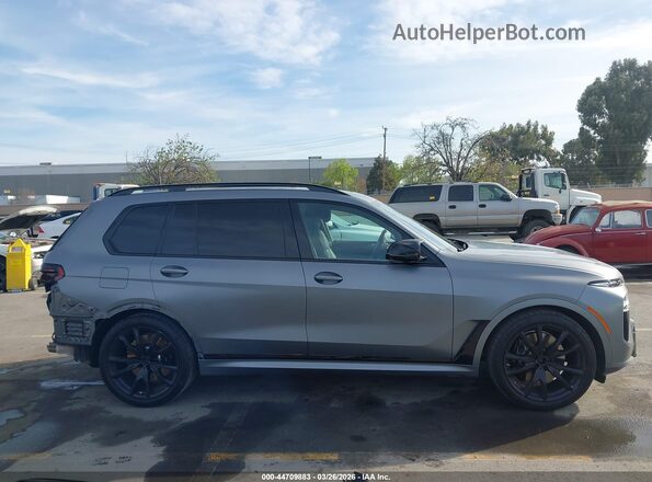 5UX33EM00P9P73325 2023 BMW X7 Silver 360 interior view
