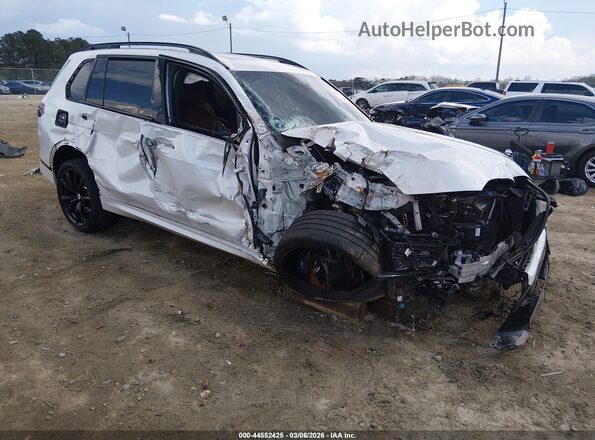 5UX33EM06P9R31800 2023 BMW X7 White Առջևի աջ
