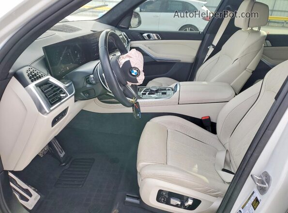 5UX33EM07S9X58023 2025 BMW X7 Белый Вид салона спереди