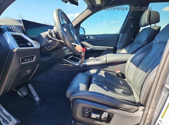 5UX33EM08S9X10045 2025 BMW X7 Silver Vista interior delantera