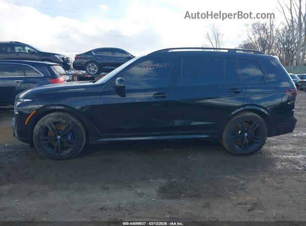 5UX33EM0XS9W22906 2025 BMW X7 Черный Вид задней части салона