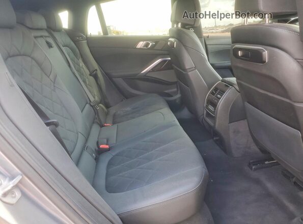 5UX33EX04S9X32183 2025 BMW X6 Серый Вид задней части салона
