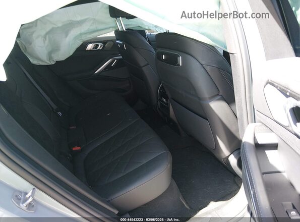 5UX33EX09T9232103 2026 BMW X6 Gray Widok naklejki z numerem VIN