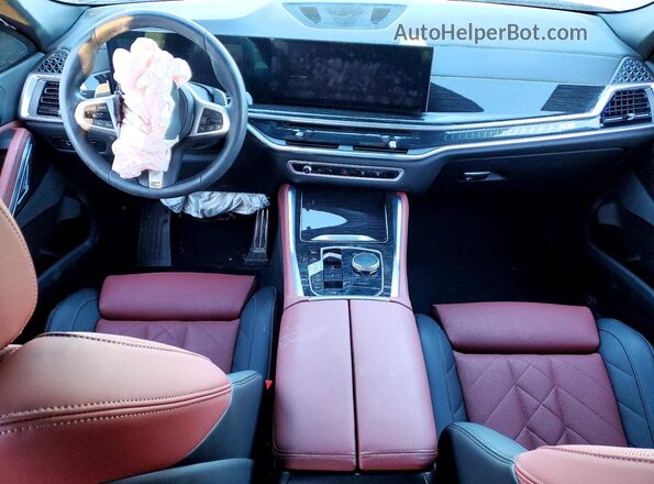 5UX33EX0XS9X65611 2025 BMW X6 Темно-бордовый Вид панели приборов