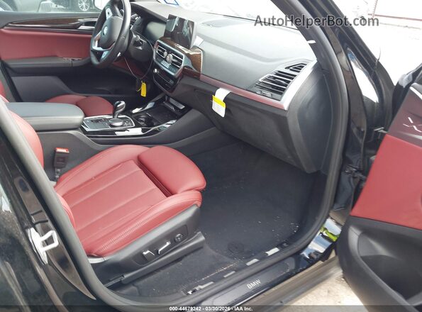 5UX43DP00R9X38779 2024 BMW X3 Черный Вид салона спереди