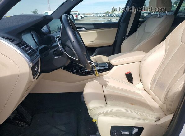 5UX43DP02N9J82095 2022 BMW X3 White Widok wnętrza z przodu