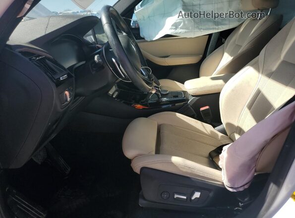 5UX43DP04P9N79875 2023 BMW X3 White Widok wnętrza z przodu