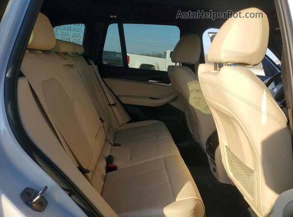 5UX43DP05N9M96467 2022 BMW X3 White Vista interior trasera