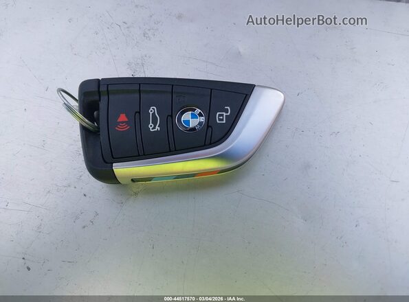 5UX43DP05R9V81640 2024 BMW X3 White Vista del salpicadero