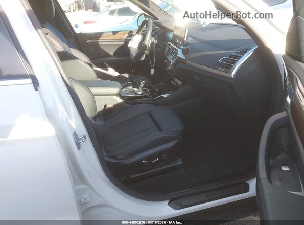 5UX43DP0XR9U43771 2024 BMW X3 White წინა სალონის ხედი