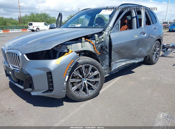 5UX43EU01R9S63167 2024 BMW X5 Серебряный Вид спереди
