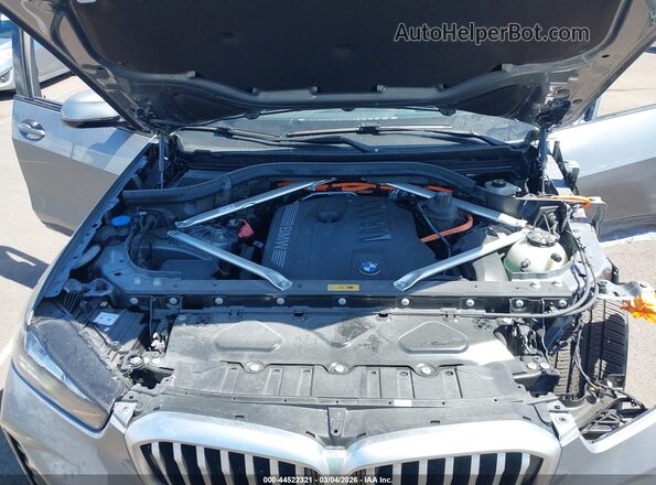 5UX43EU01R9S63167 2024 BMW X5 Серебряный Вид сзади
