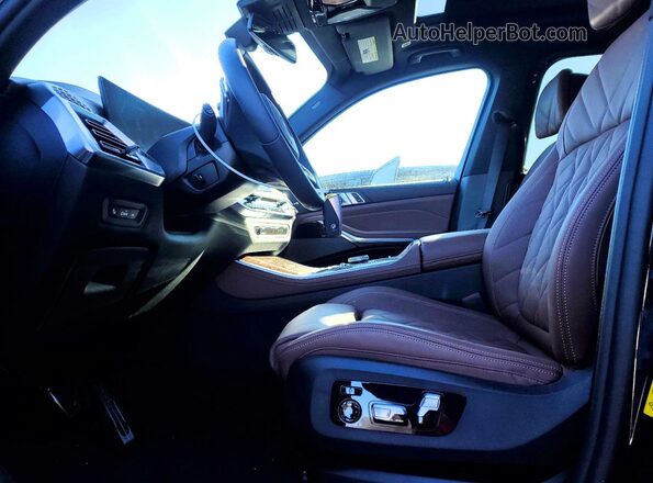 5UX43EU03T9212700 2026 BMW X5 Черный Вид салона спереди