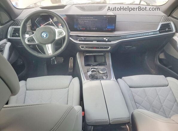 5UX43EU06T9039013 2026 BMW X5 Серый Вид панели приборов