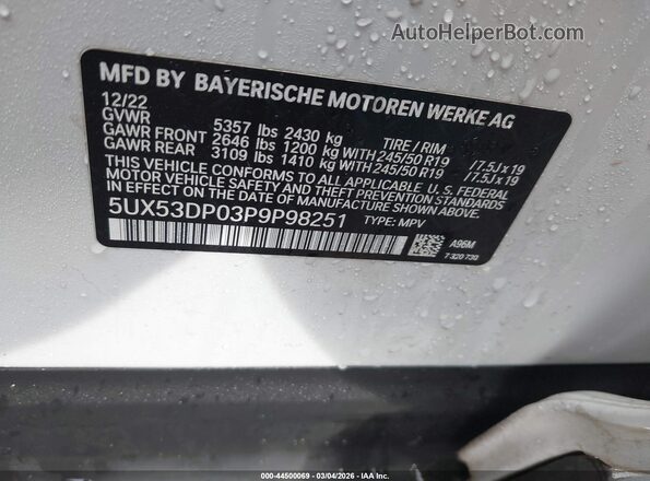 5UX53DP03P9P98251 2023 BMW X3 White Vista del compartimento del motor