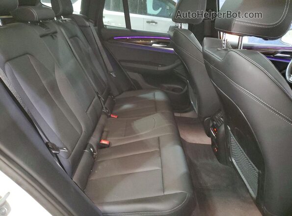 5UX53DP06N9K11800 2022 BMW X3 White Vista interior trasera