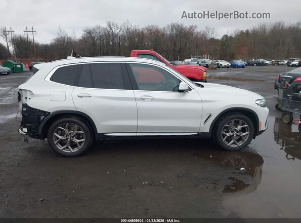 5UX53DP07N9M68027 2022 BMW X3 White Widok wnętrza z tyłu