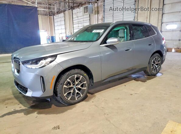 5UX53GP05S9091808 2025 BMW X3 Серебряный Передняя левая четверть