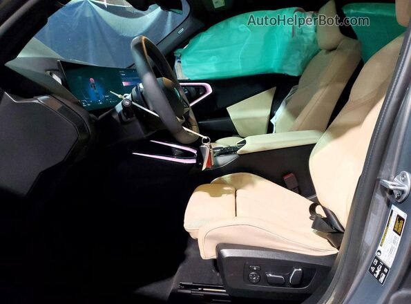 5UX53GP05S9091808 2025 BMW X3 Серебряный Вид салона спереди