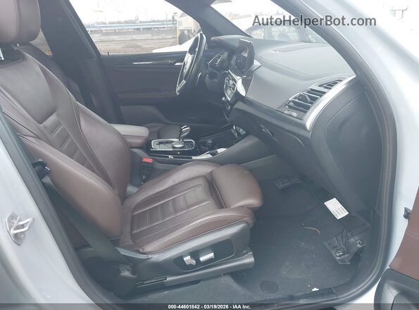 5UX83DP01N9M98542 2022 BMW X3 Gray წინა სალონის ხედი