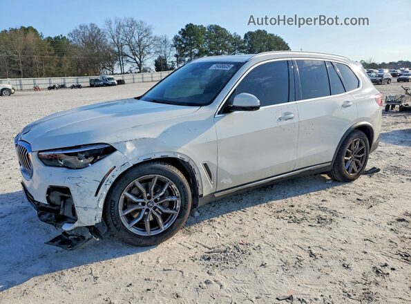 5UXCR4C06M9G08646 2021 BMW X5 White წინა მარცხენა ხედი სამი მეოთხედიდან