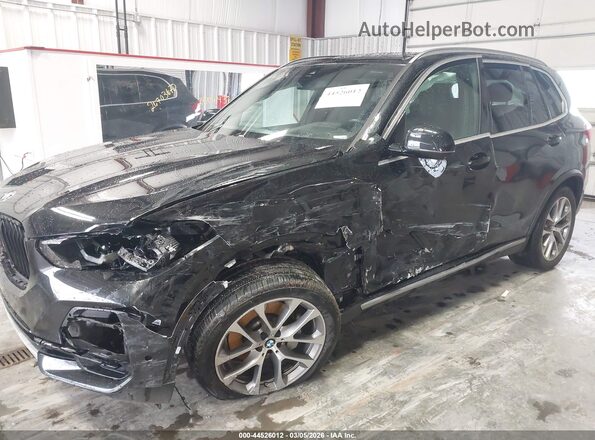 5UXCR6C00P9P10702 2023 BMW X5 Черный Вид спереди