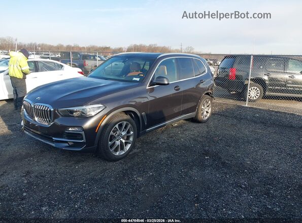 5UXCR6C01M9D98663 2021 BMW X5 Gray Առջևի ձախ երեք քառորդ տեսարան