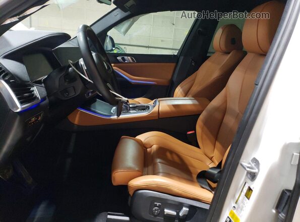 5UXCR6C01N9K38474 2022 BMW X5 White Вид салону спереду