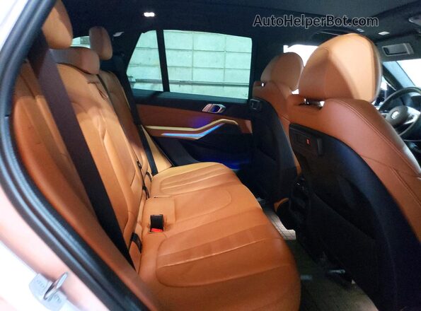 5UXCR6C01N9K38474 2022 BMW X5 White Вид задньої частини салону