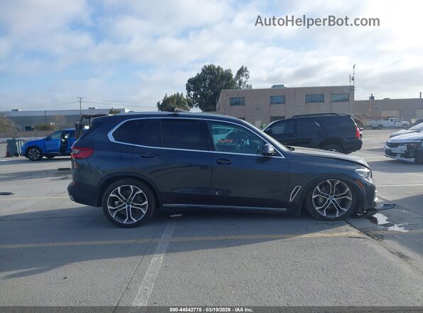 5UXCR6C09L9B79996 2020 BMW X5 Синий Вид задней части салона