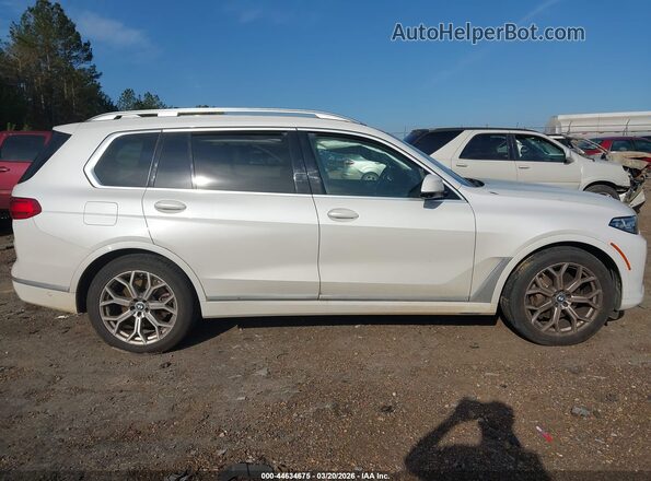 5UXCW2C02N9L67809 2022 BMW X7 White Vista interior trasera