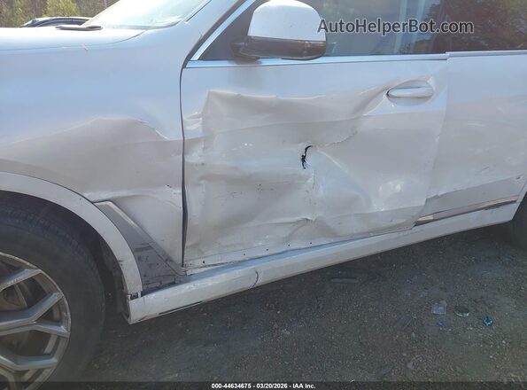 5UXCW2C02N9L67809 2022 BMW X7 White 