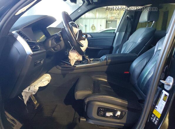 5UXCW2C03N9K70165 2022 BMW X7 Черный Вид салона спереди