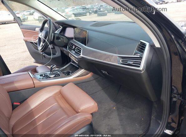 5UXCW2C05M9F51708 2021 BMW X7 Black Вид салону спереду