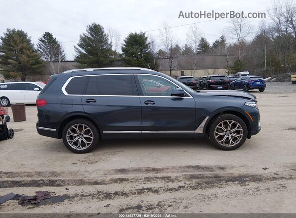5UXCW2C07L9B35643 2020 BMW X7 Dark Blue Widok wnętrza z tyłu