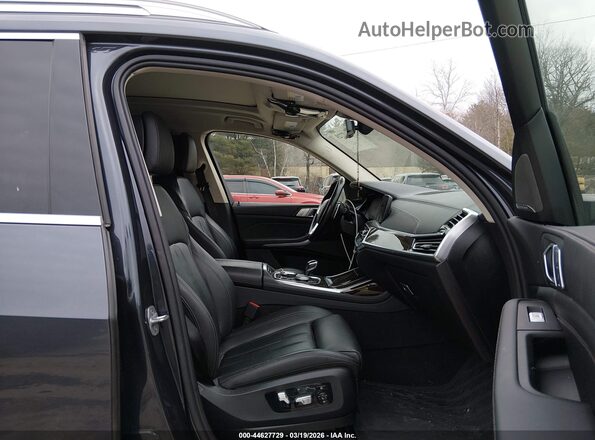 5UXCW2C07L9B35643 2020 BMW X7 Dark Blue Widok wnętrza z przodu