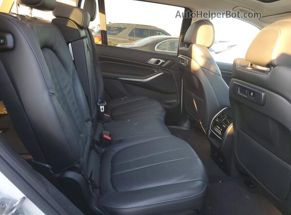 5UXCW2C07N9J34203 2022 BMW X7 Белый Вид задних сидений