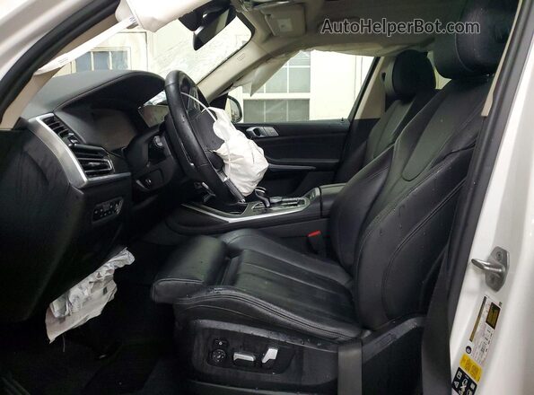 5UXCW2C08N9K75457 2022 BMW X7 Белый Вид салона спереди