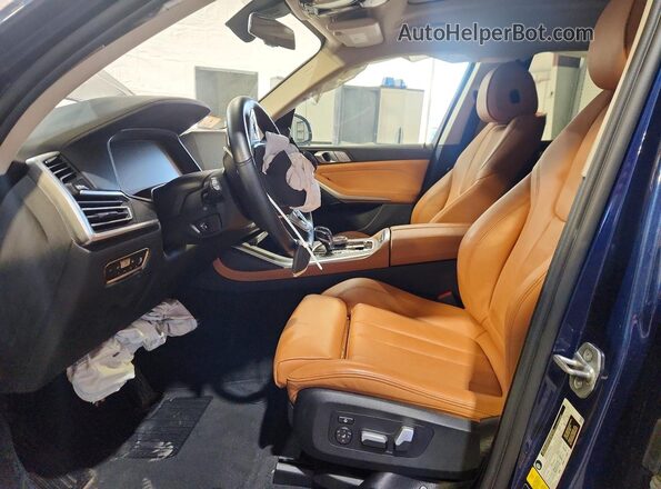 5UXCW2C0XN9L34024 2022 BMW X7 Blue Вид салону спереду