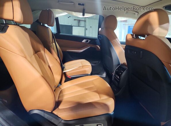 5UXCW2C0XN9L34024 2022 BMW X7 Blue Вид задньої частини салону