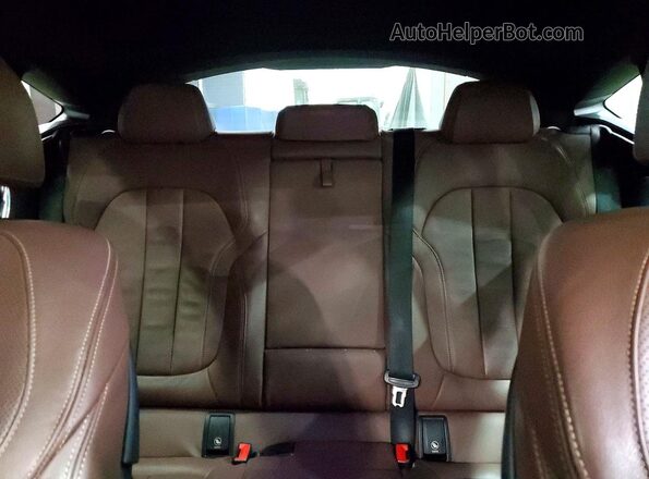 5UXCY6C06L9C37565 2020 BMW X6 Blue Widok tylnych siedzeń
