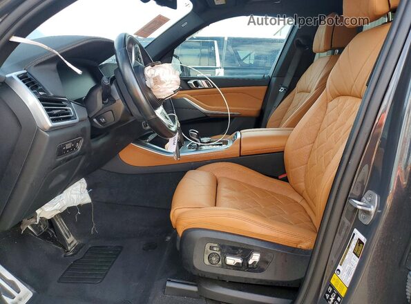 5UXJU4C00P9R60676 2023 BMW X5 Серый Вид салона спереди