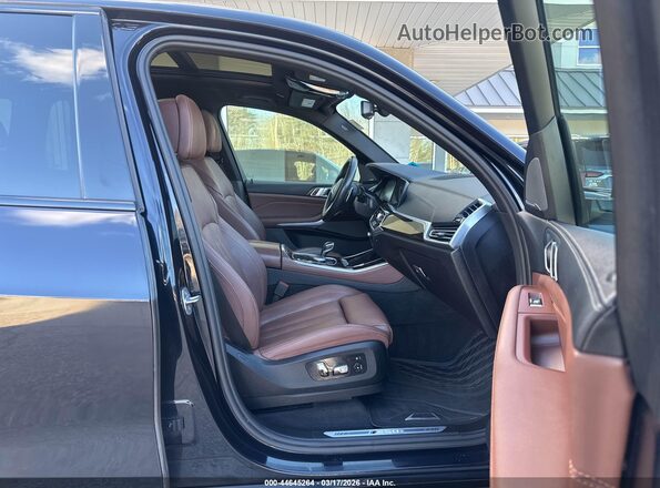 5UXJU4C07LLE45304 2020 BMW X5 Синий Вид салона спереди
